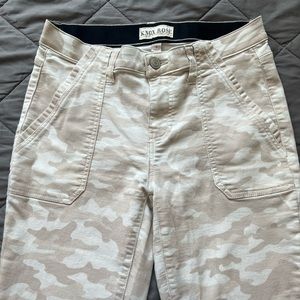 Knox Rose Camo beige pants